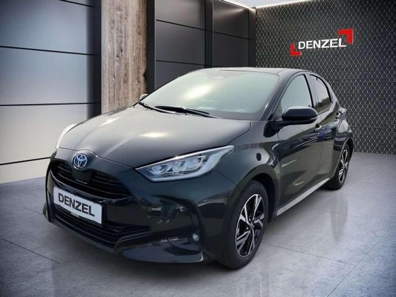 Ash grey Gebraucht 2025 Toyota Yaris Hybrid Active Limousine | € 20.990 (Guter Preis) - Bild 1/4
