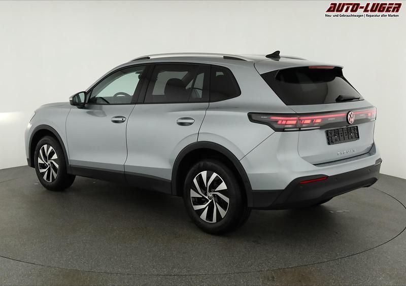 Neu VW Tiguan Life 150 PS (110 kW) 2025 Oyster silver metallic SUV