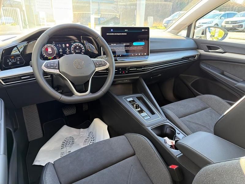 Neu VW Golf VIII Life 115 PS (84 kW) 2025 Weiss  normal Limousine