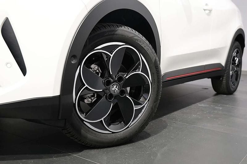 Neu Alfa Romeo Junior Edizione Speciale 114 kW (156 PS) 2025 Weiß SUV