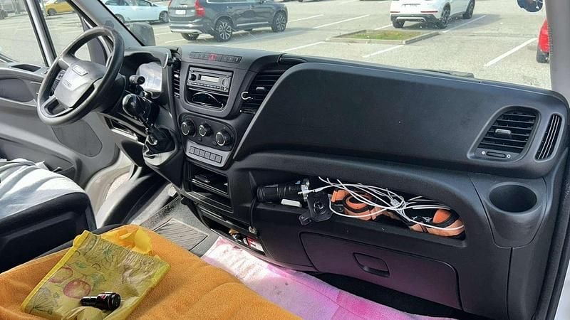 Weiß Gebraucht 2016 Iveco Daily Van | € 12.999 - Bild 1/4