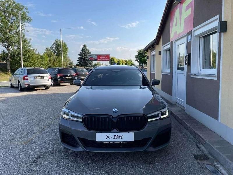 Gebraucht BMW 530e M Sport 258 PS (189 kW) 2021 Grau Kombi