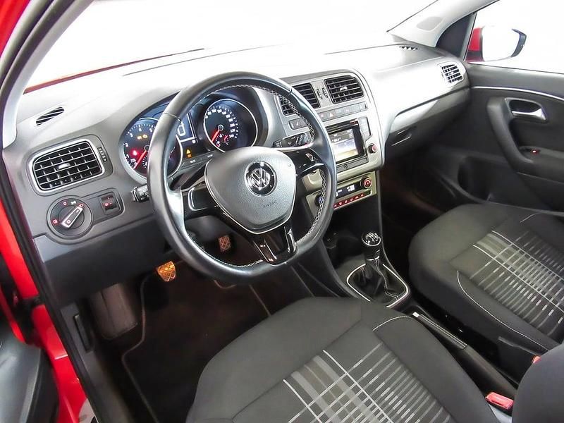 Gebraucht VW Polo LOUNGE 75 PS (55 kW) 2015 Mittelrot  normal