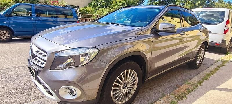 Gebraucht Mercedes GLA200 156 PS (114 kW) 2018 Grau SUV
