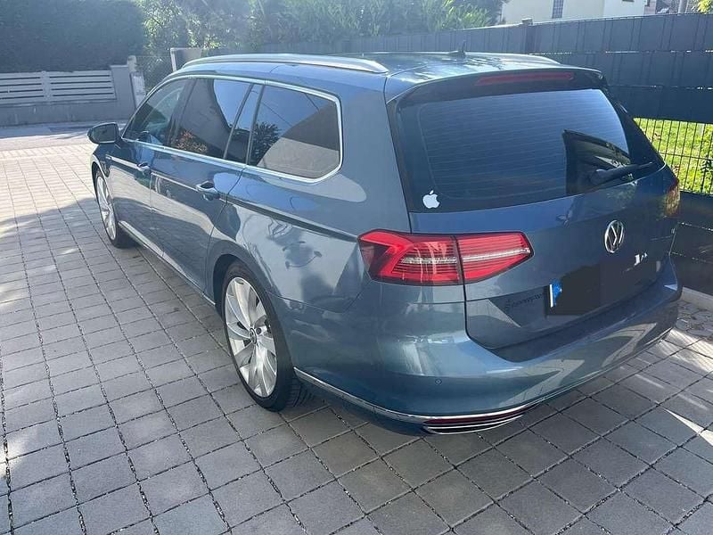 Gebraucht VW Passat Highline 239 PS (175 kW) 2015 Blau Kombi
