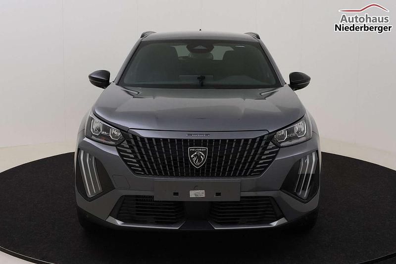 Neu Peugeot 2008 Allure 136 PS (100 kW) 2025 Grau SUV