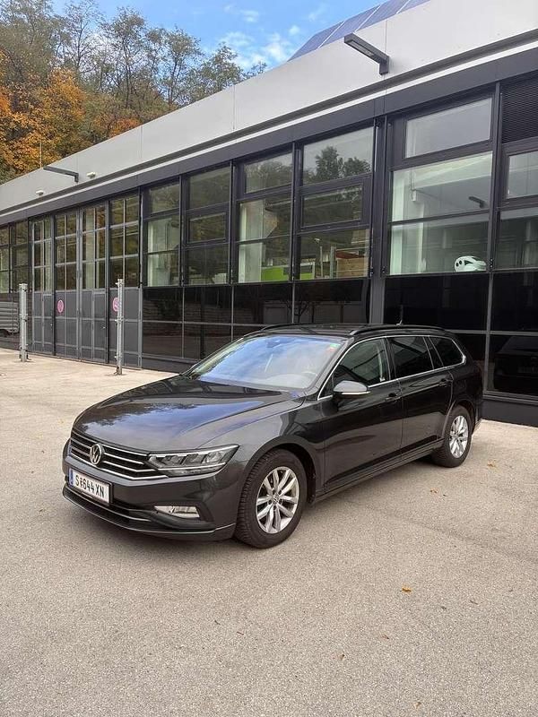 Gebraucht VW Passat Trendline 150 PS (110 kW) 2019 Limousine