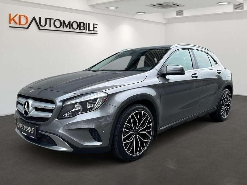 Gebraucht Mercedes GLA200 136 PS (100 kW) 2015 Grau SUV