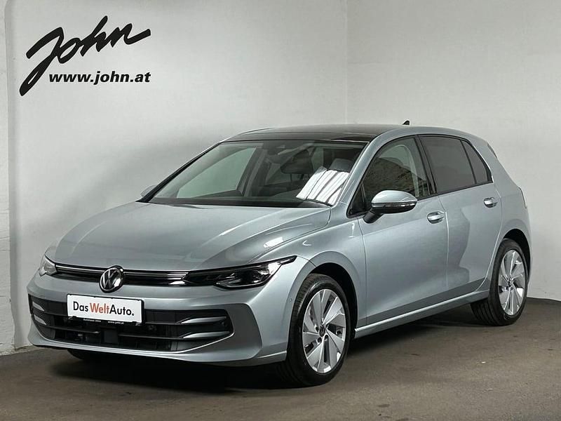 Gebraucht VW Golf VIII 115 PS (84 kW) 2025 Silber  metallic Limousine