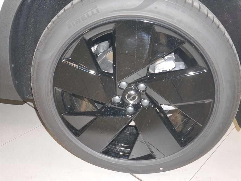 Gebraucht Volvo XC40 Plus 163 PS (119 kW) 2025 Weiß SUV