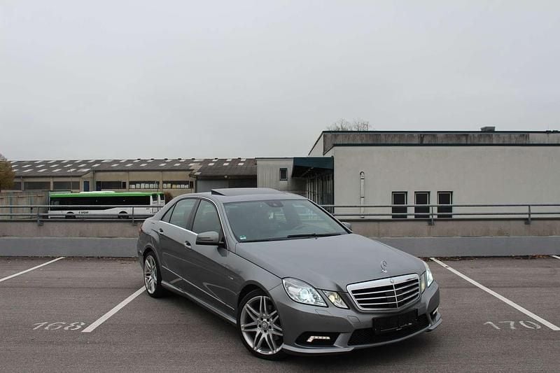 Gebraucht 2011 Mercedes E350 Avantgarde Limousine | € 16.999 (Etwas zu teuer) - Bild 1/4