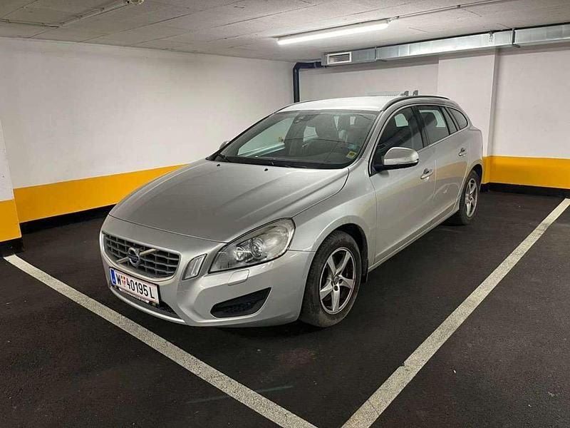 Gebraucht Volvo V60 Momentum 163 PS (119 kW) 2011 Grau Kombi