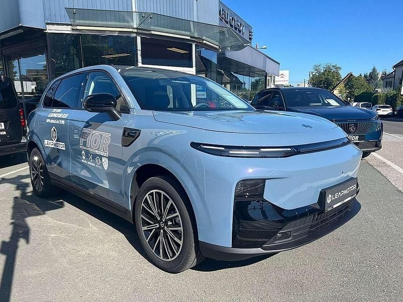 Neu Leapmotor B10 160 kW (218 PS) 2025 Blau SUV