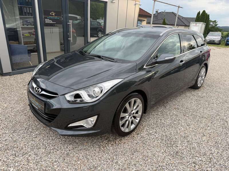 Grau Gebraucht 2012 Hyundai i40 Style Kombi | € 10.990 (Guter Preis) - Bild 1/4