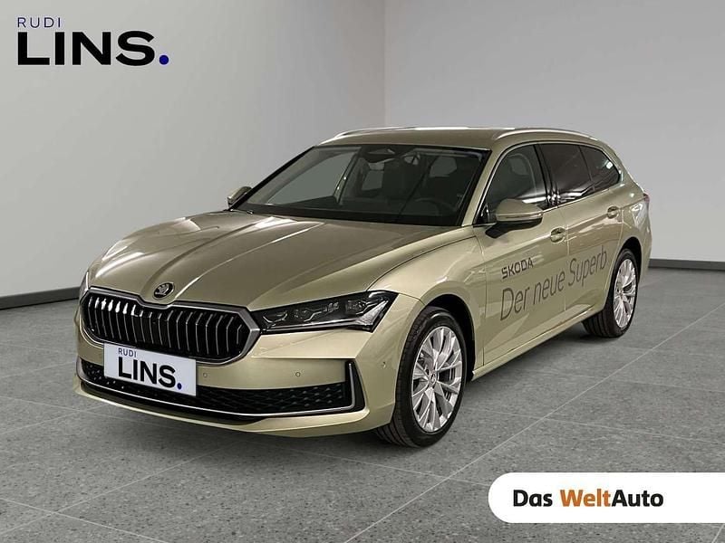 Hellgelb metallic Gebraucht 2024 Skoda Superb Selection Kombi | € 39.990 (Etwas zu teuer) - Bild 1/4