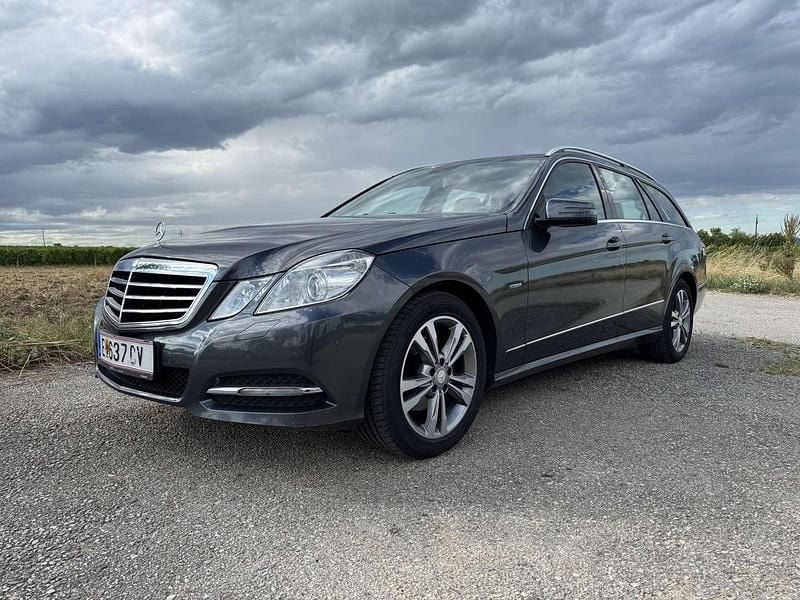 Gebraucht 2012 Mercedes E220 Avantgarde Kombi | € 11.590 (Teuer) - Bild 1/4