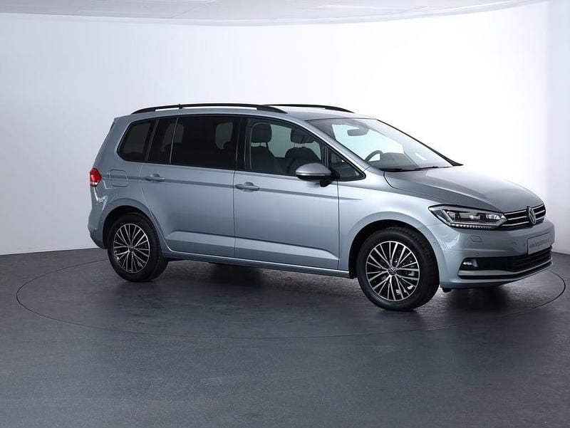 Neu VW Touran 150 PS (110 kW) 2026 Silber  metallic Van / Kleinbus