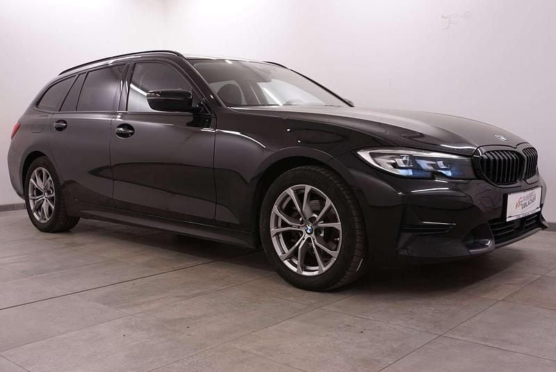 Schwarz Gebraucht 2021 BMW 320 Sport Line Kombi | € 26.490 (Fairer Preis) - Bild 1/4