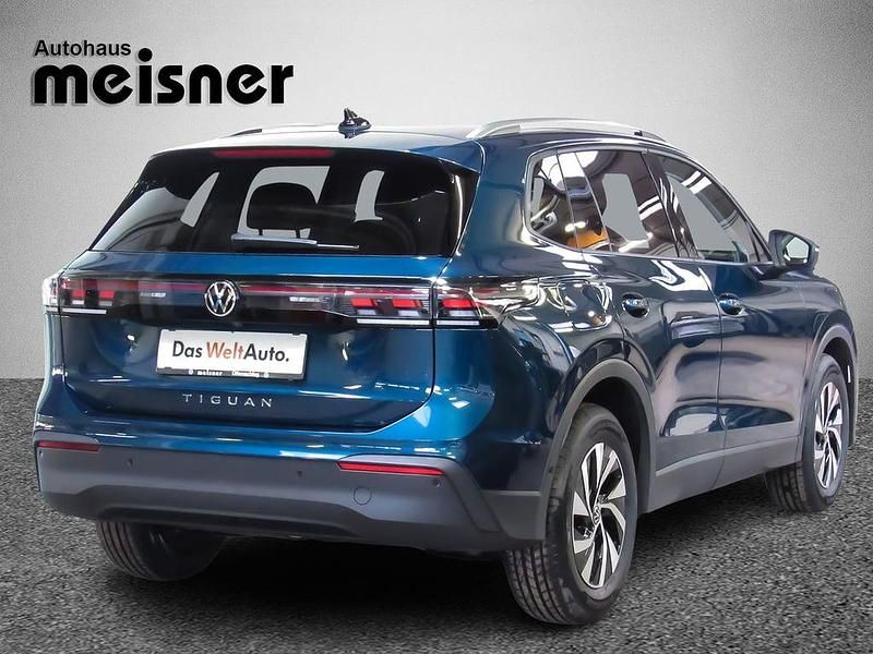 Gebraucht VW Tiguan 150 PS (110 kW) 2025 Dunkelblau  metallic SUV