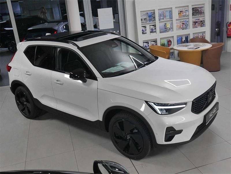 Gebraucht Volvo XC40 Plus 163 PS (119 kW) 2025 Weiß SUV