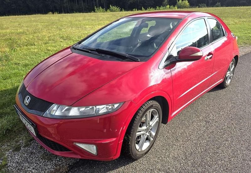 Gebraucht Honda Civic 107 PS (78 kW) 2011 Rot Kleinwagen