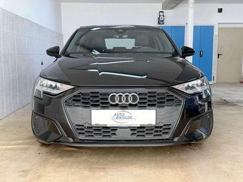 Gebraucht Audi A3 Basis 116 PS (85 kW) 2021 Schwarz Limousine