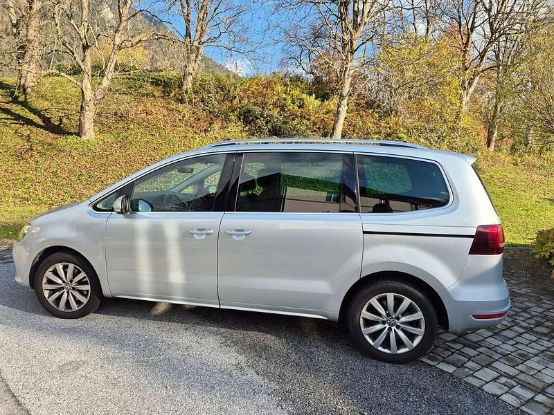 Silber Gebraucht 2019 VW Sharan Comfortline Van / Kleinbus | € 20.990 (Fairer Preis) - Bild 1/4