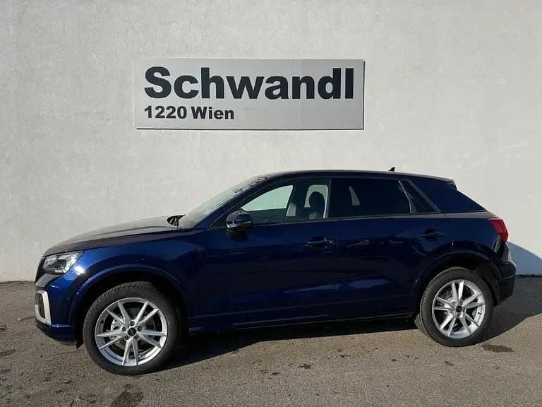 Mittelblau metallic Neu 2026 Audi Q2 Admired SUV | € 37.690 (Fairer Preis) - Bild 1/4