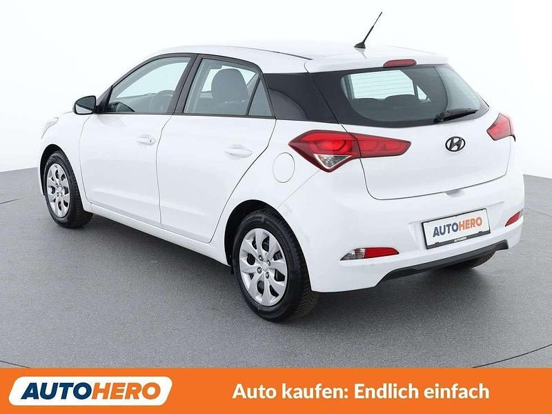 Gebraucht Hyundai i20 75 PS (55 kW) 2016 Weiß Kleinwagen