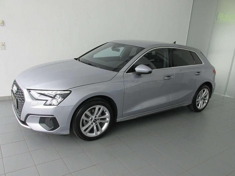 Gebraucht Audi A3 Ambiente 116 PS (85 kW) 2023 Silber Limousine
