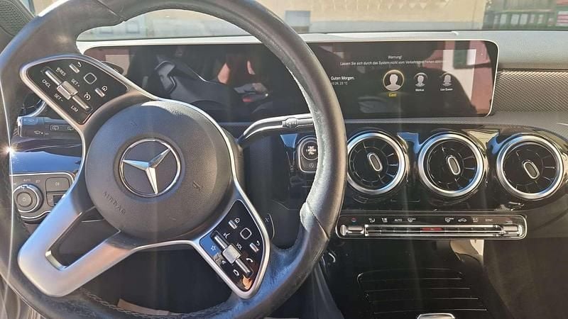 Gebraucht Mercedes 180 114 PS (83 kW) 2017 Grau Limousine