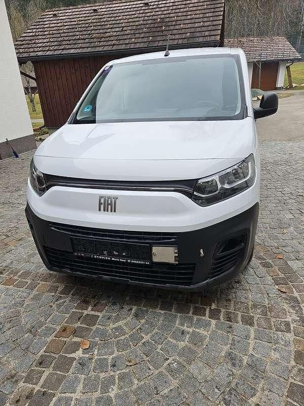 Gebraucht Fiat Doblò 102 PS (75 kW) 2023 Weiß Van / Kleinbus