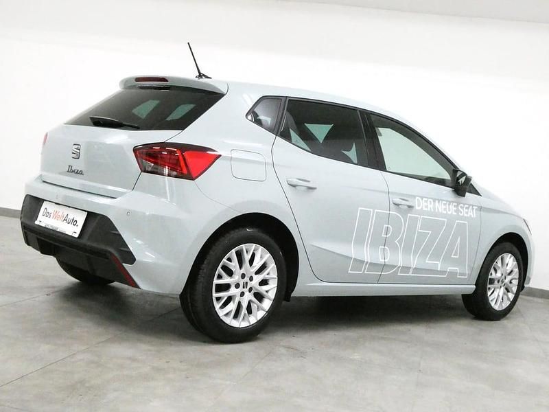 Neu Seat Ibiza Style 95 PS (69 kW) 2026 Hellgrau  metallic Kleinwagen