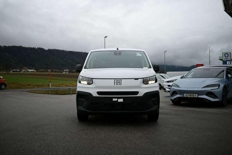 Neu Fiat Doblò 102 PS (75 kW) 2025 Weiß Van / Kleinbus