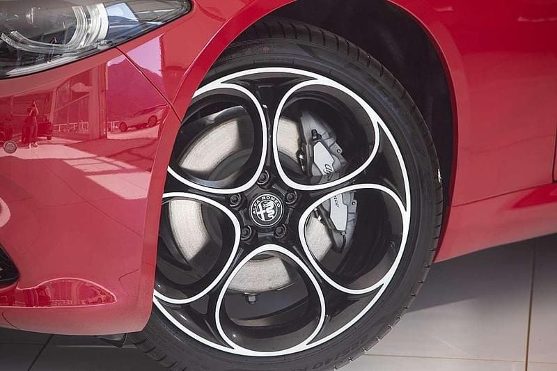 Neu Alfa Romeo Giulia Veloce 280 PS (205 kW) 2025 Rot Limousine