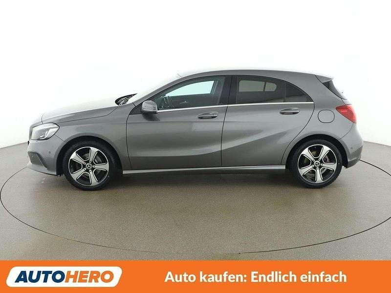 Gebraucht Mercedes A180 Urban 109 PS (80 kW) 2017 Grau Kleinwagen