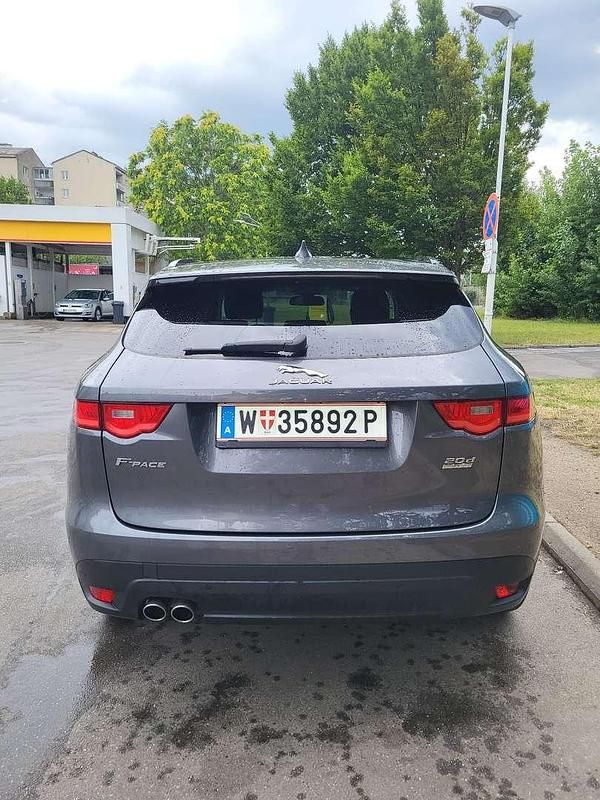 Gebraucht Jaguar F-Pace Prestige 179 PS (131 kW) 2017 Grau SUV