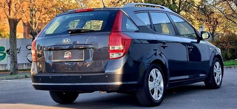 Gebraucht Kia Ceed Sportswagon 90 PS (66 kW) 2011 Grau Kombi