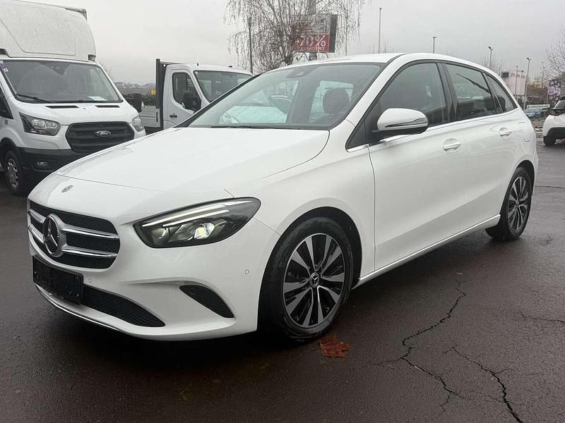 Weiß Gebraucht 2022 Mercedes B180 Van / Kleinbus | € 22.800 - Bild 1/4