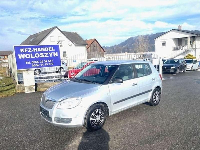 Silber Gebraucht 2009 Skoda Fabia Clever Limousine | € 2.990 (Fairer Preis) - Bild 1/4