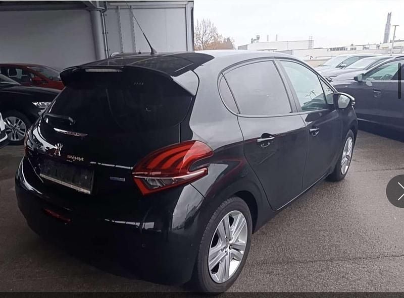 Schwarz Gebraucht 2017 Peugeot 208 Kleinwagen | € 6.799 (Superpreis) - Bild 1/4