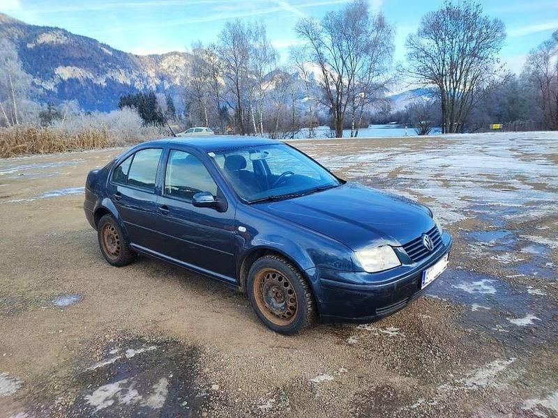 Blau Gebraucht 2004 VW Bora Comfortline Limousine | € 1.999 - Bild 1/4