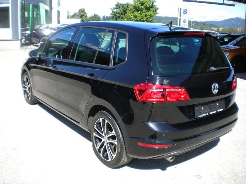 Gebraucht VW Golf VII LOUNGE 110 PS (80 kW) 2015 Dunkelblau  metallicperleffekt
