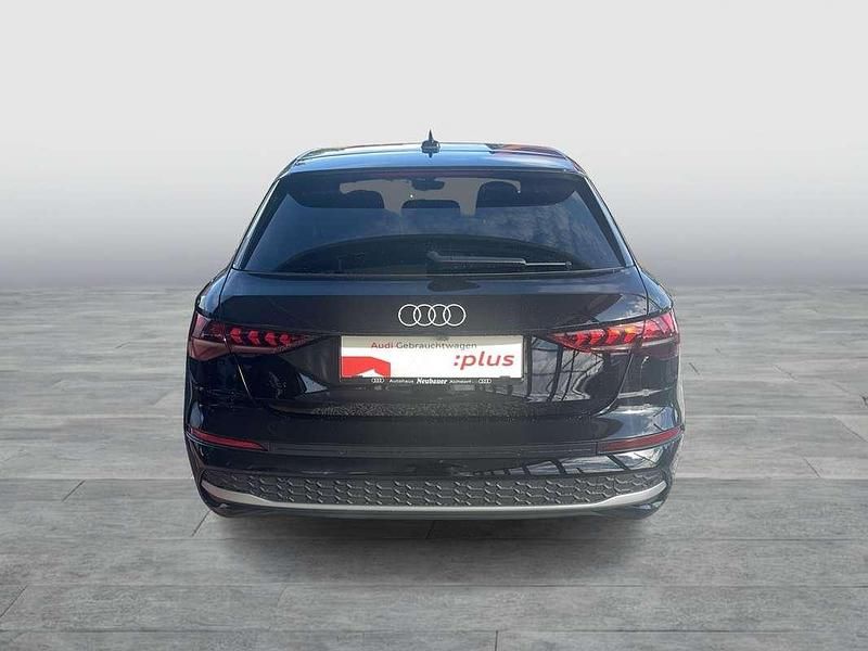 Neu Audi A3 Ambiente 116 PS (85 kW) 2025 Schwarz  normal Limousine