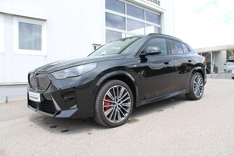 Saphirschwarz Gebraucht 2024 BMW iX2 Shadowline SUV | € 48.990 (Guter Preis) - Bild 1/4