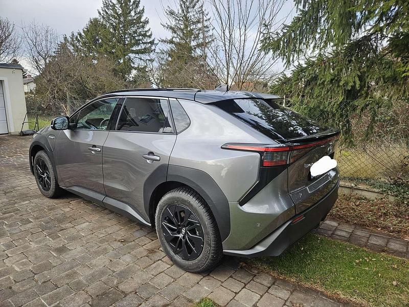 Gebraucht Toyota bZ4X 160 kW (218 PS) 2022 Grau SUV