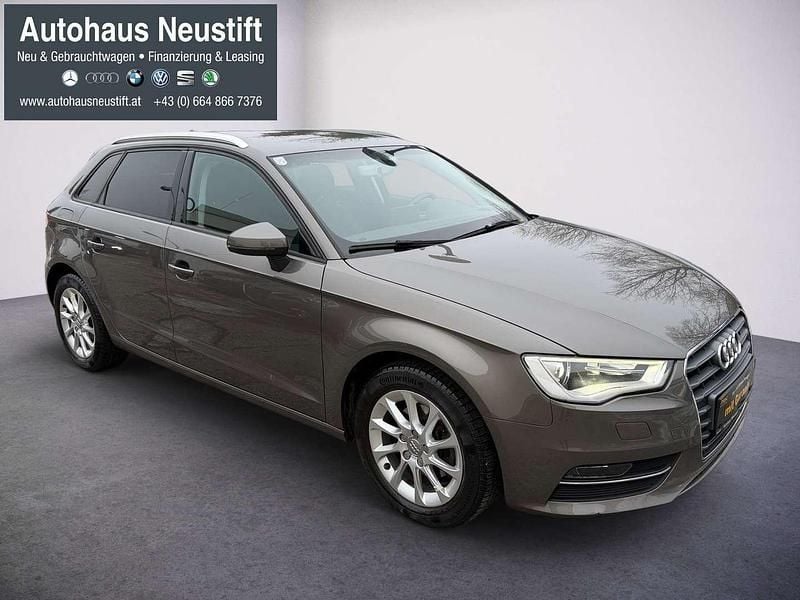 Gebraucht Audi A3 Attraction 110 PS (80 kW) 2015 Grau Limousine