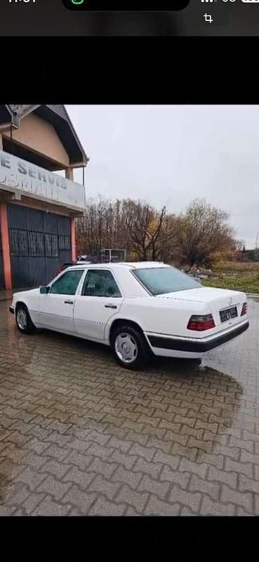 Gebraucht Mercedes E250 113 PS (83 kW) 1996 Limousine