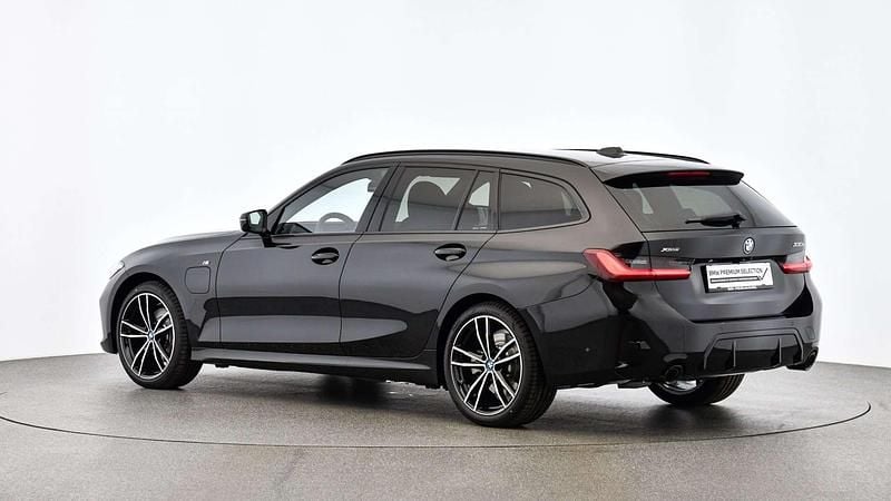 Gebraucht BMW 330e Efficient Dynamics 184 PS (135 kW) 2024 Saphirschwarz Kombi