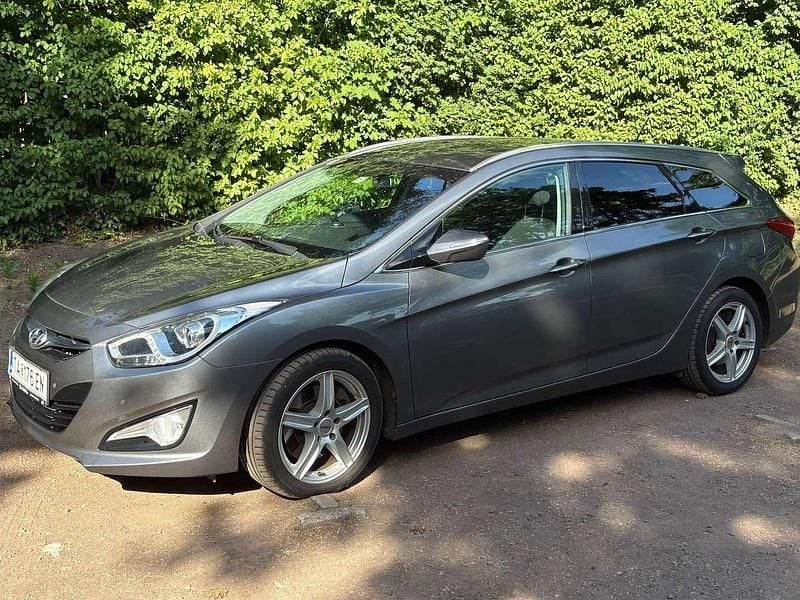 Gebraucht Hyundai i40 Premium 136 PS (100 kW) 2013 Grau Kombi